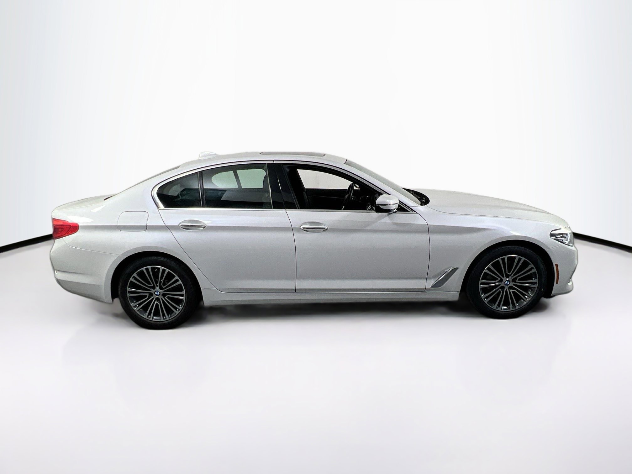 Used 2018 BMW 530i xDrive AWD/4WD image 4