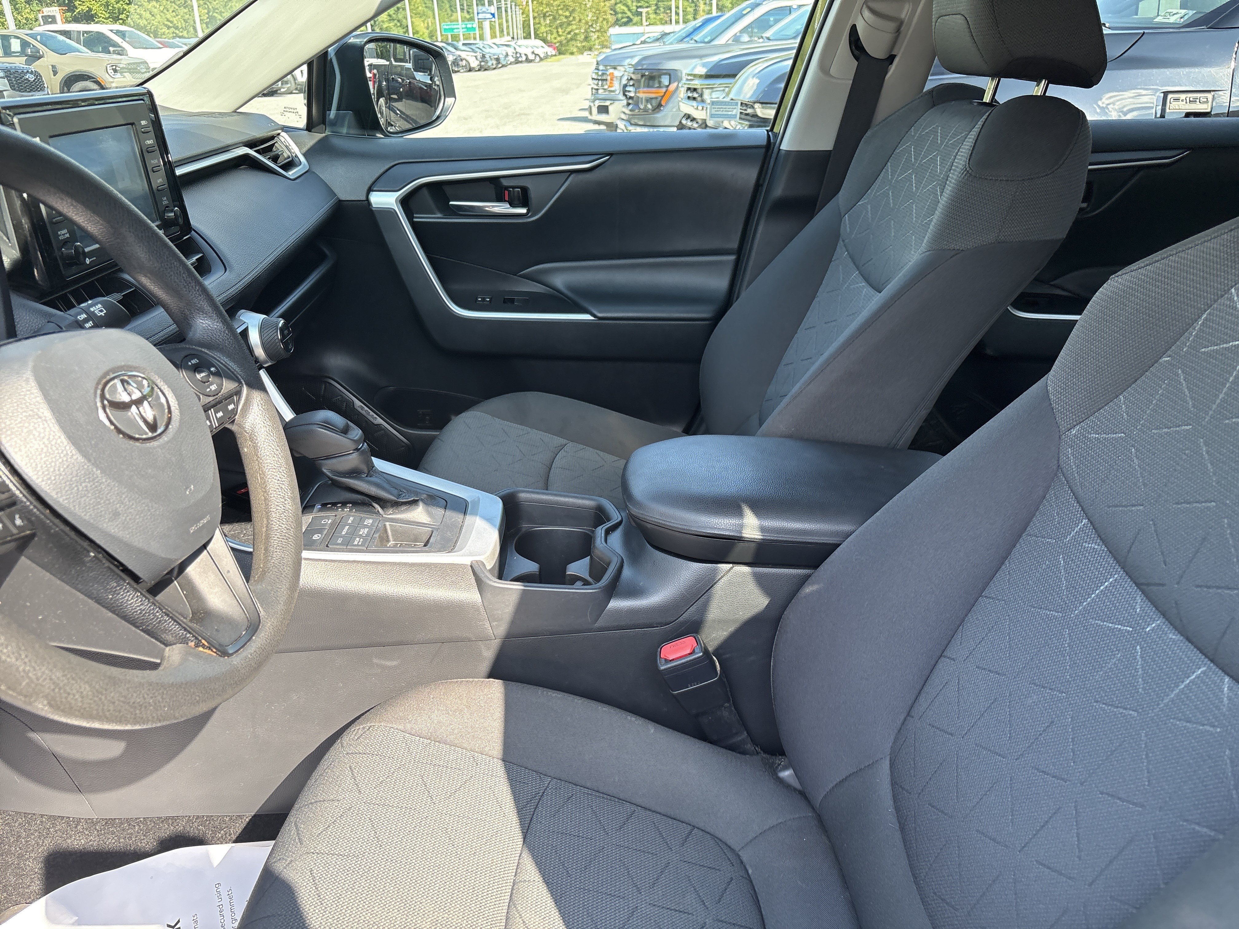 Used 2021 Toyota RAV4 XLE AWD/4WD image 8