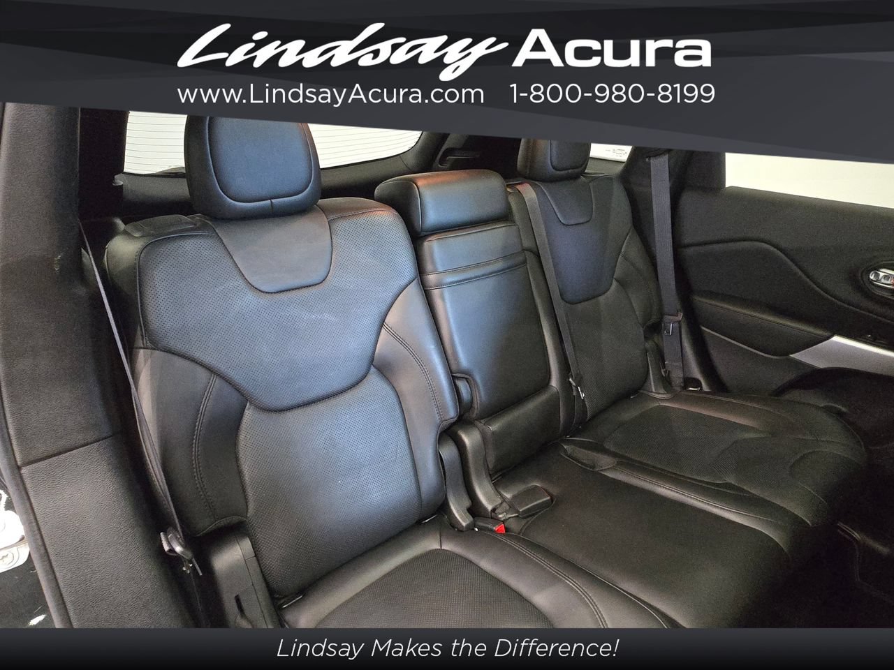 Used 2016 Jeep Cherokee Overland w/ Technology Group AWD/4WD image 11