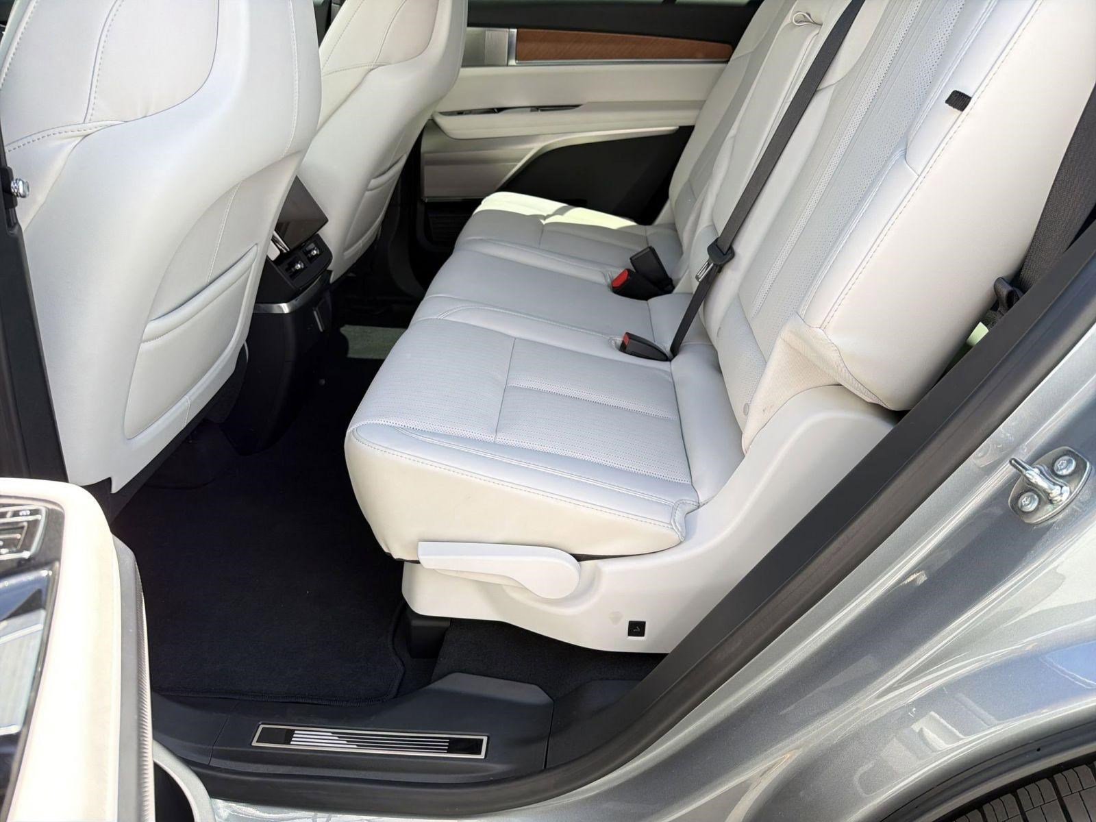 Certified 2026 Cadillac Vistiq Luxury image 13