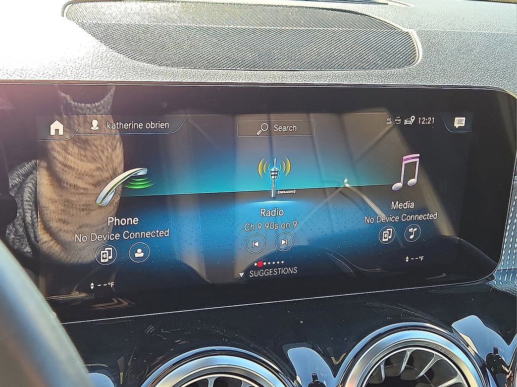 Used 2022 Mercedes-Benz GLB 250 w/ Premium Package Lite image 26