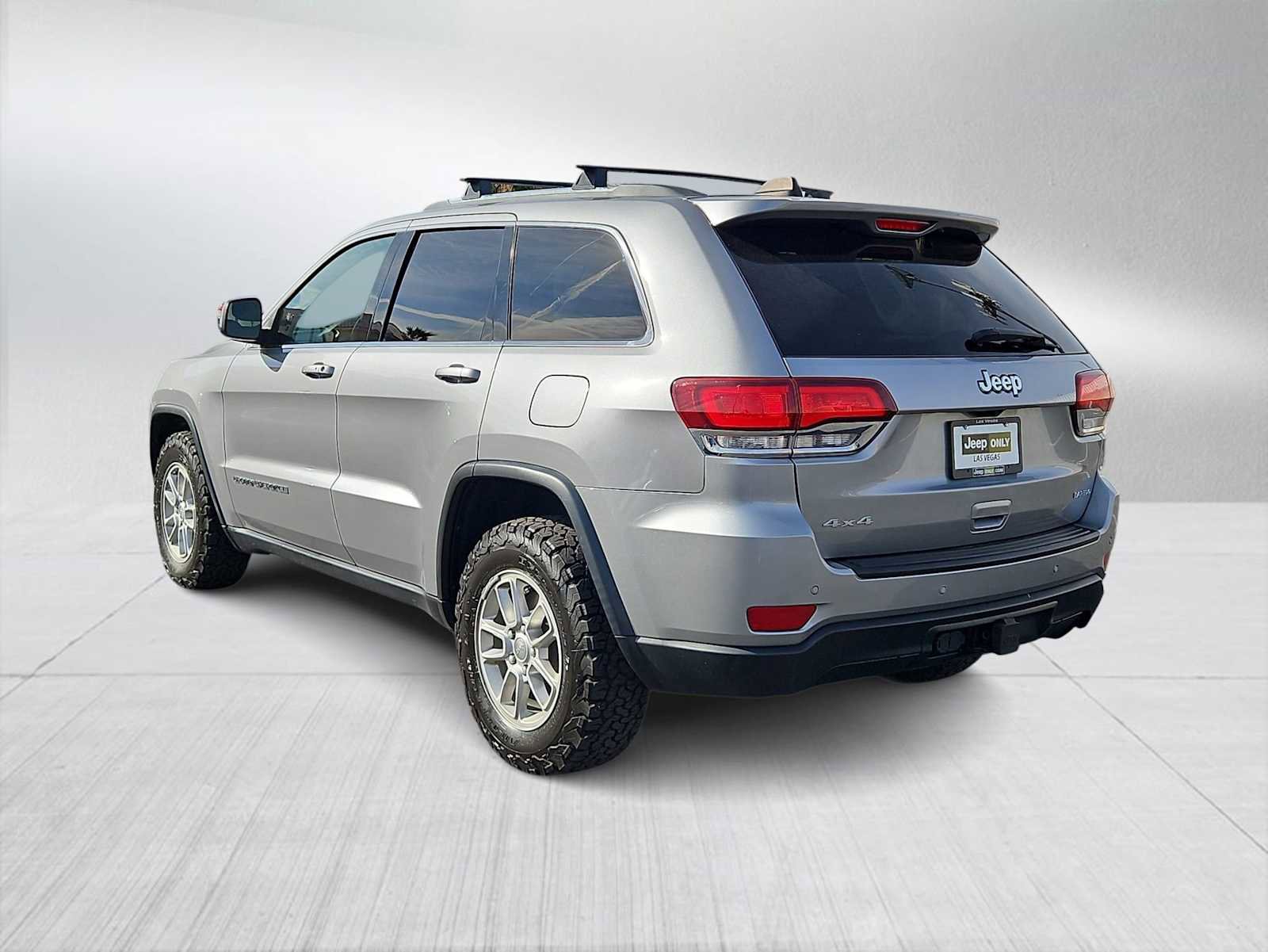 Used 2020 Jeep Grand Cherokee Laredo image 6