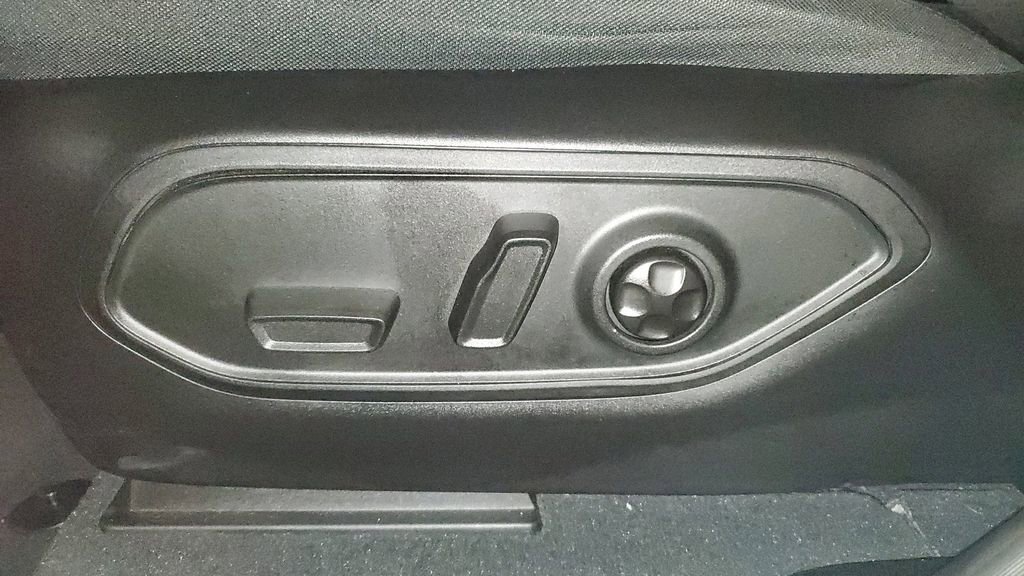 Used 2025 Jeep Grand Cherokee Laredo X image 22