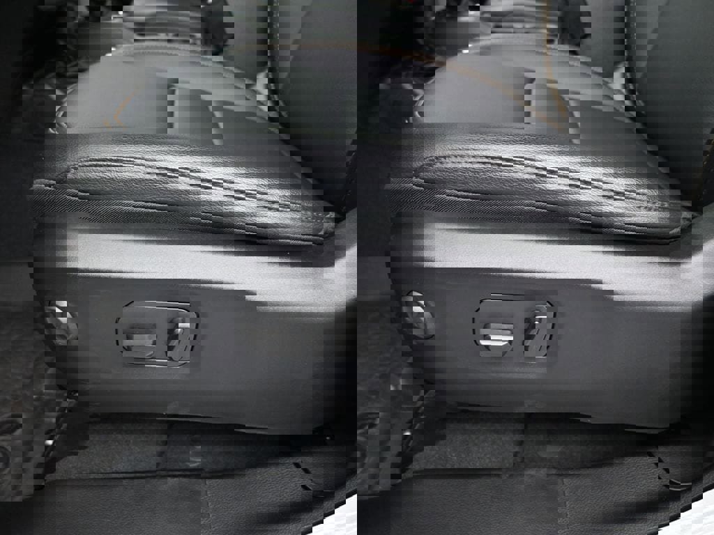 New 2024 Jeep Wrangler Unlimited Sahara w/ Technology Group image 12