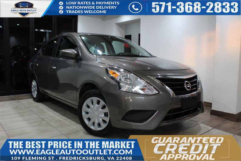 Used 2015 Nissan Versa SV FWD image 1
