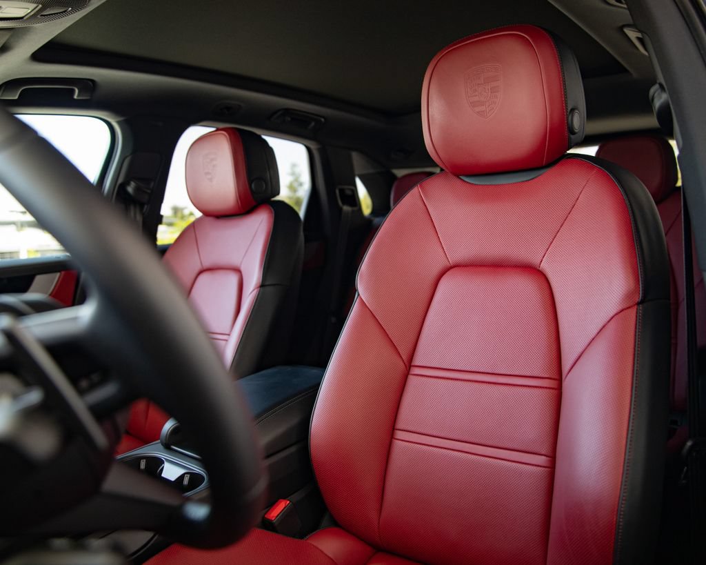 Certified 2026 Porsche Cayenne AWD/4WD image 5