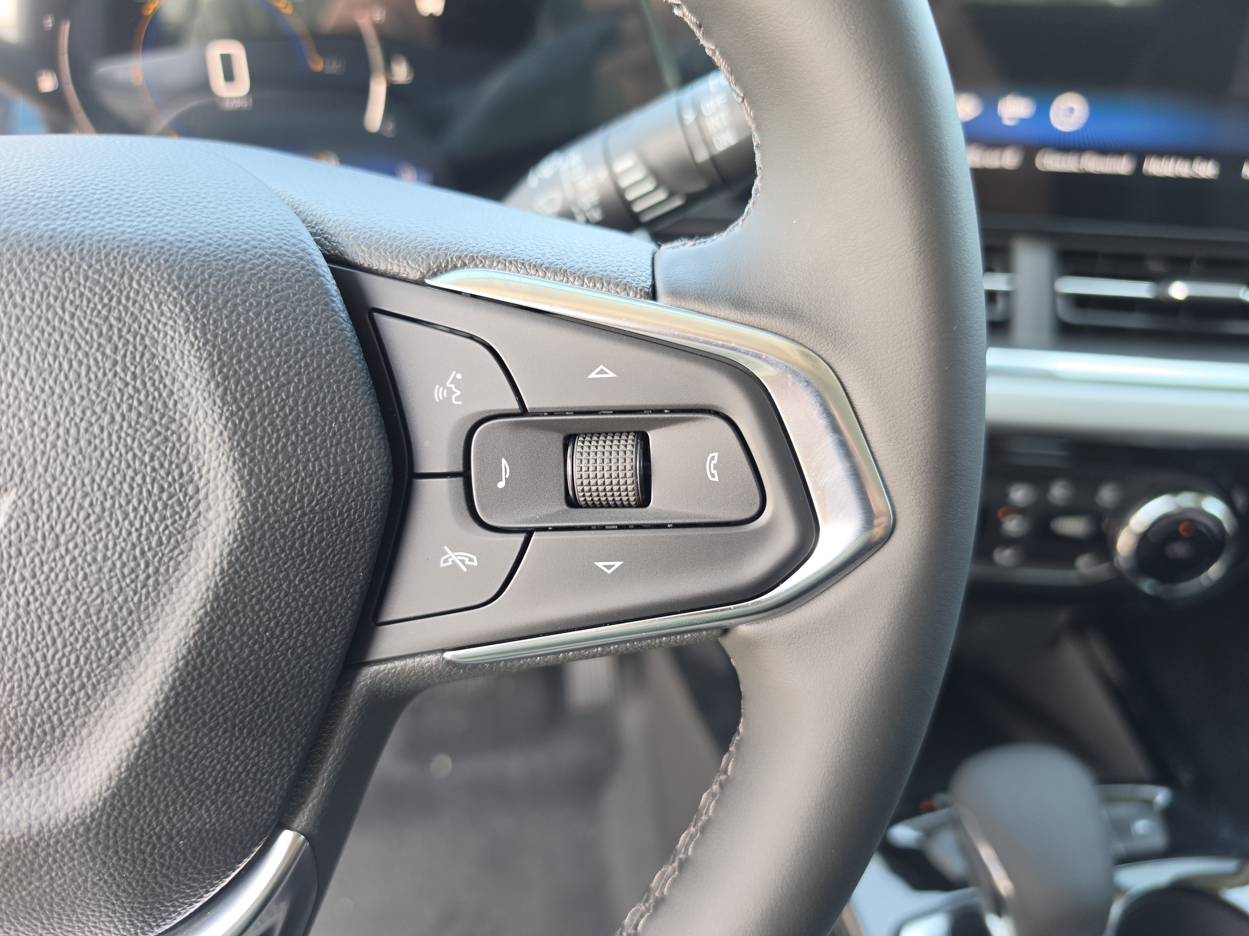 New 2026 Chevrolet Trax LT w/ Sunroof Package FWD image 34