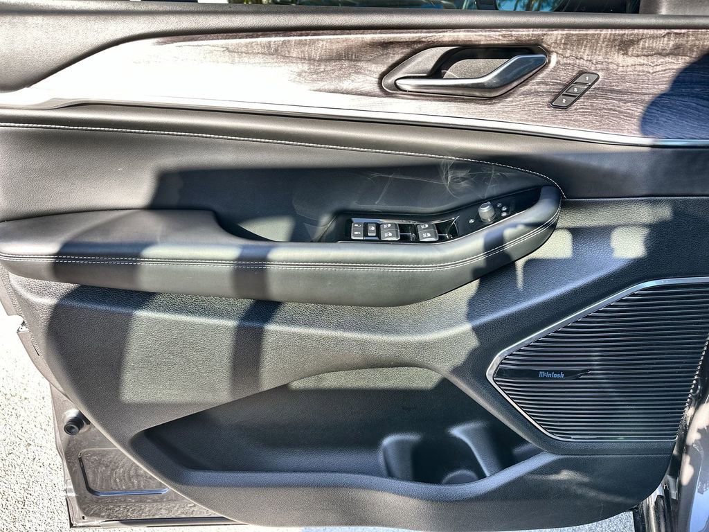 Used 2022 Jeep Grand Cherokee Overland image 23