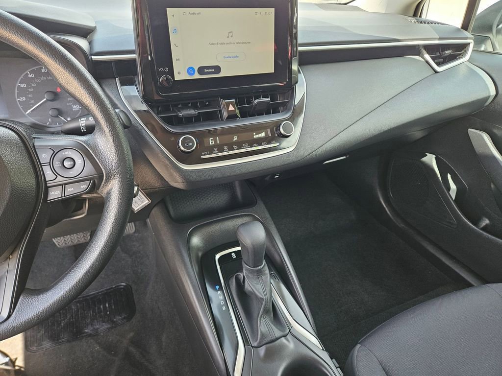Used 2025 Toyota Corolla LE image 20