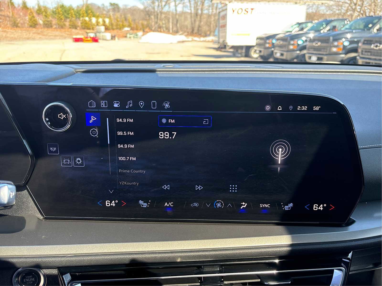 Used 2025 Chevrolet Traverse LT w/ Sun and Wheel Package image 17