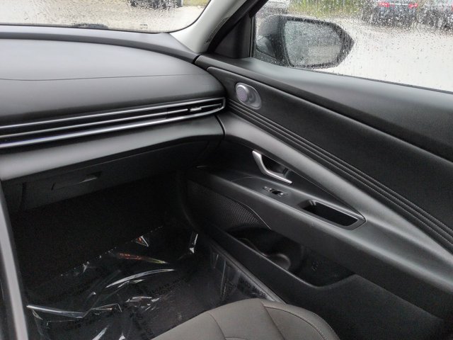 Used 2025 Hyundai Elantra SEL FWD image 15
