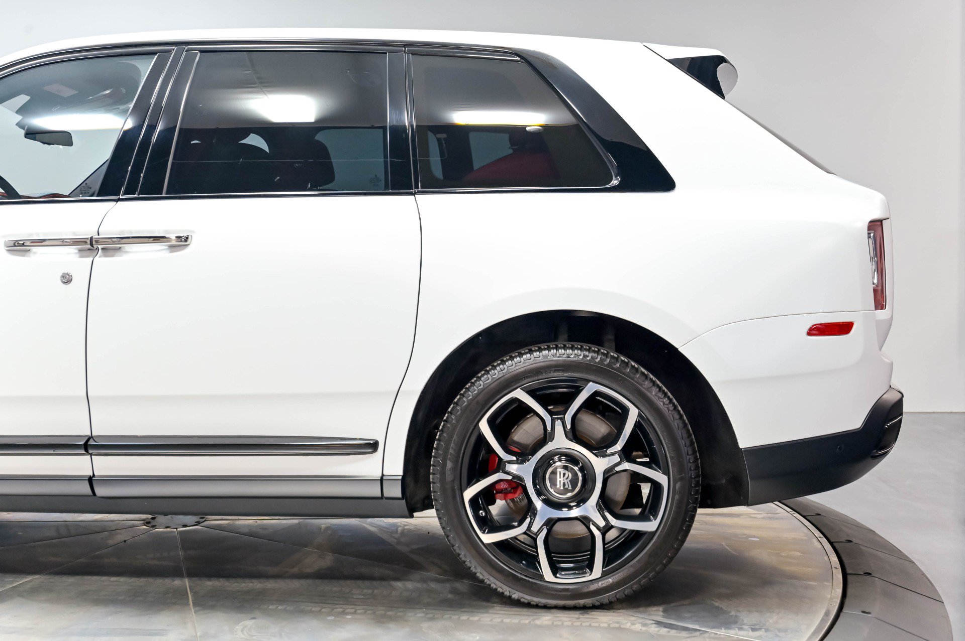 Used 2021 Rolls-Royce Cullinan Black Badge AWD/4WD image 53