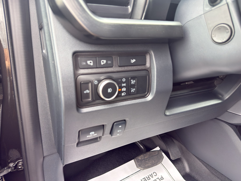 Used 2024 Ford F250 Lariat w/ Lariat Ultimate Package AWD/4WD image 12
