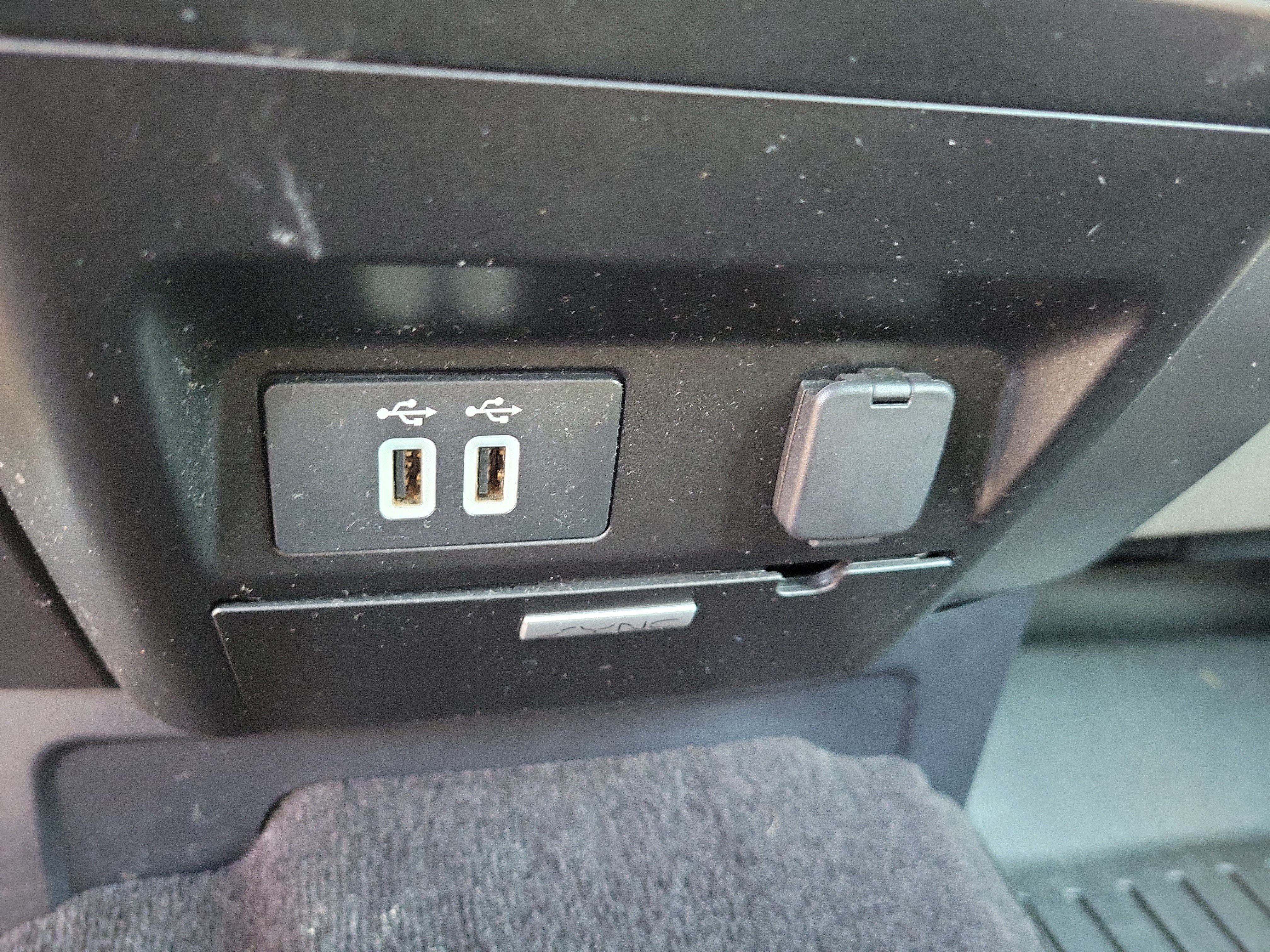 Used 2016 Ford F150 XLT w/ Equipment Group 302A Luxury AWD/4WD image 18