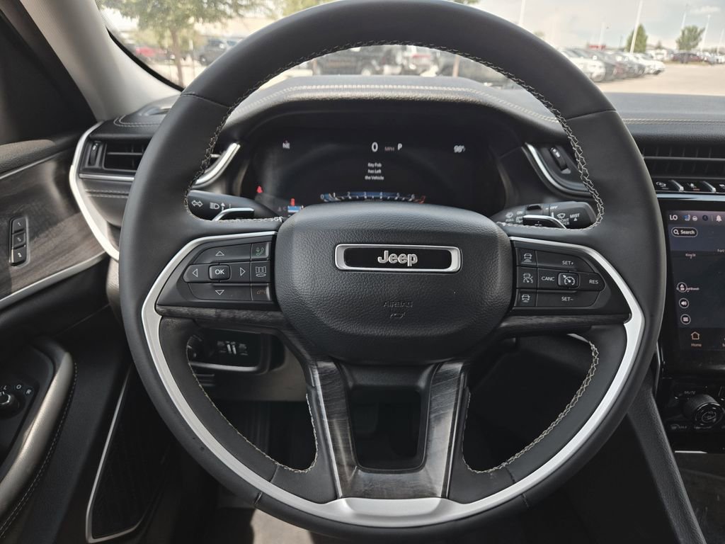 Used 2023 Jeep Grand Cherokee Limited w/ Luxury Tech Group II AWD/4WD image 14