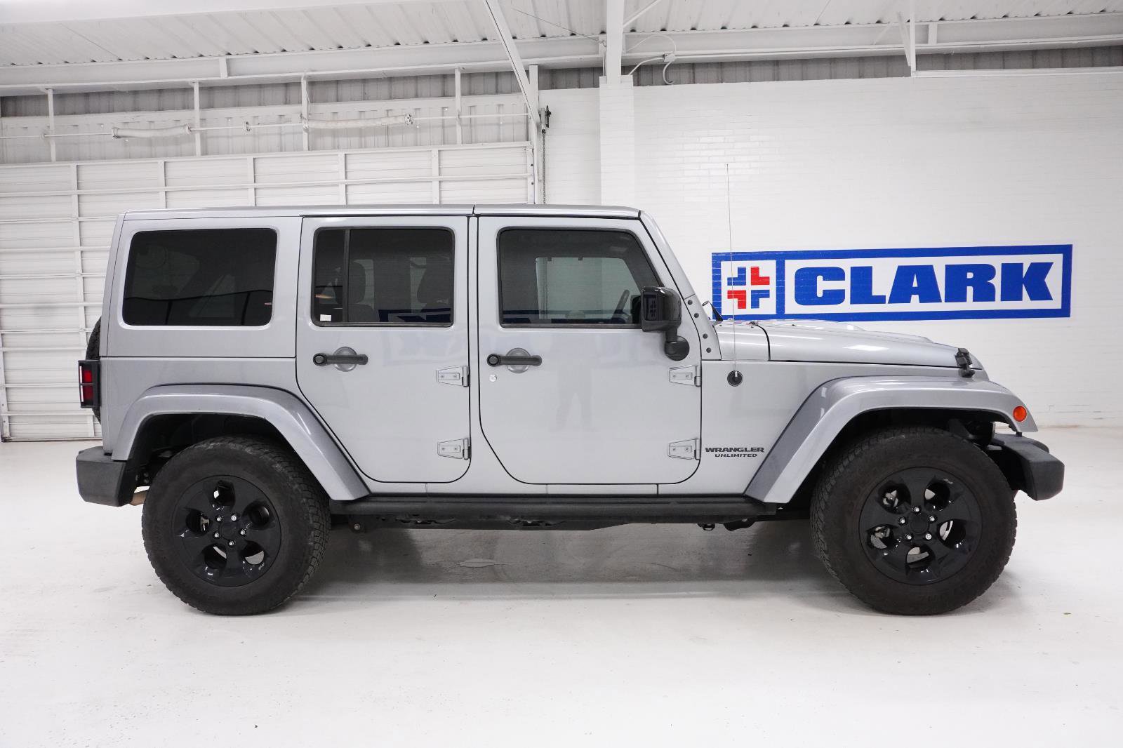 Used 2015 Jeep Wrangler Altitude image 4