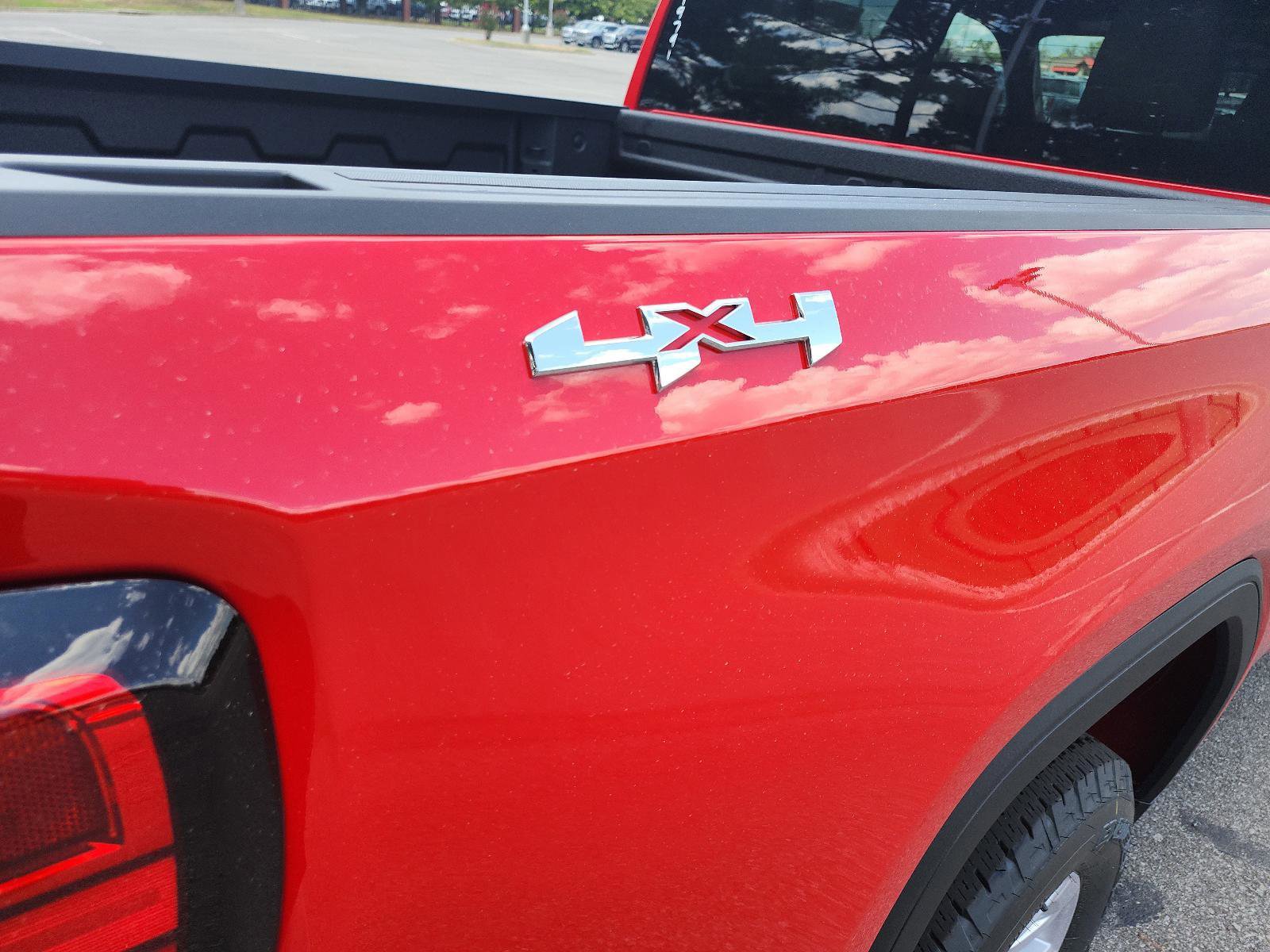 New 2026 GMC Sierra 1500 SLE image 5