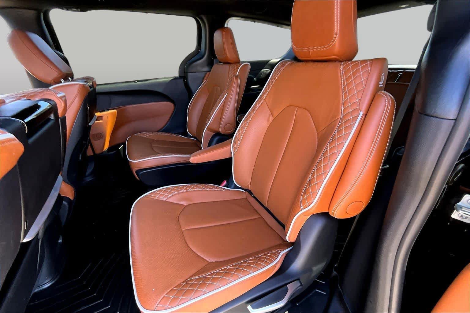 Used 2025 Chrysler Pacifica Pinnacle FWD image 20