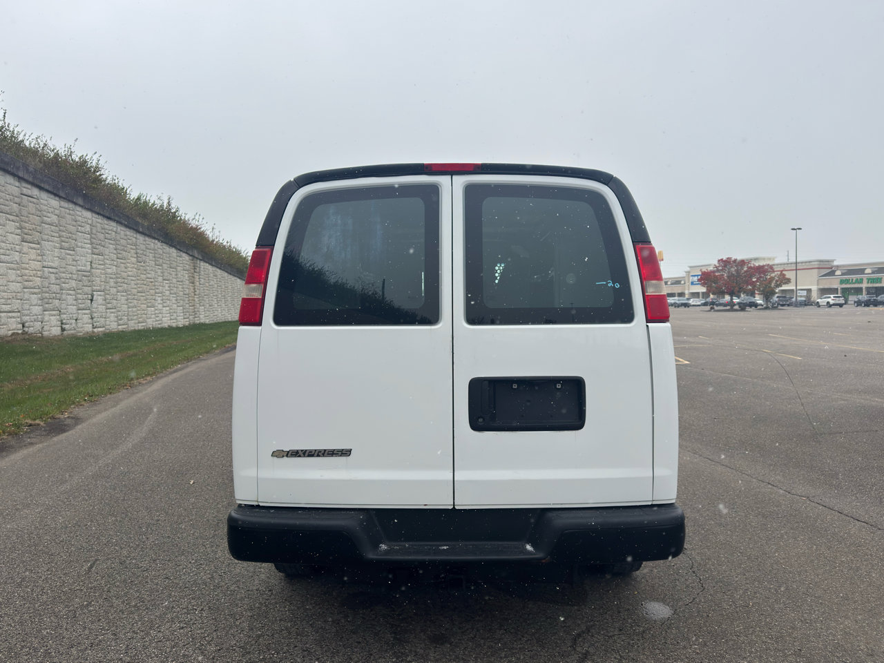 Used 2015 Chevrolet Express 3500 image 4