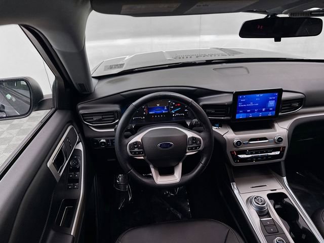 Used 2022 Ford Explorer XLT w/ Equipment Group 202A image 21