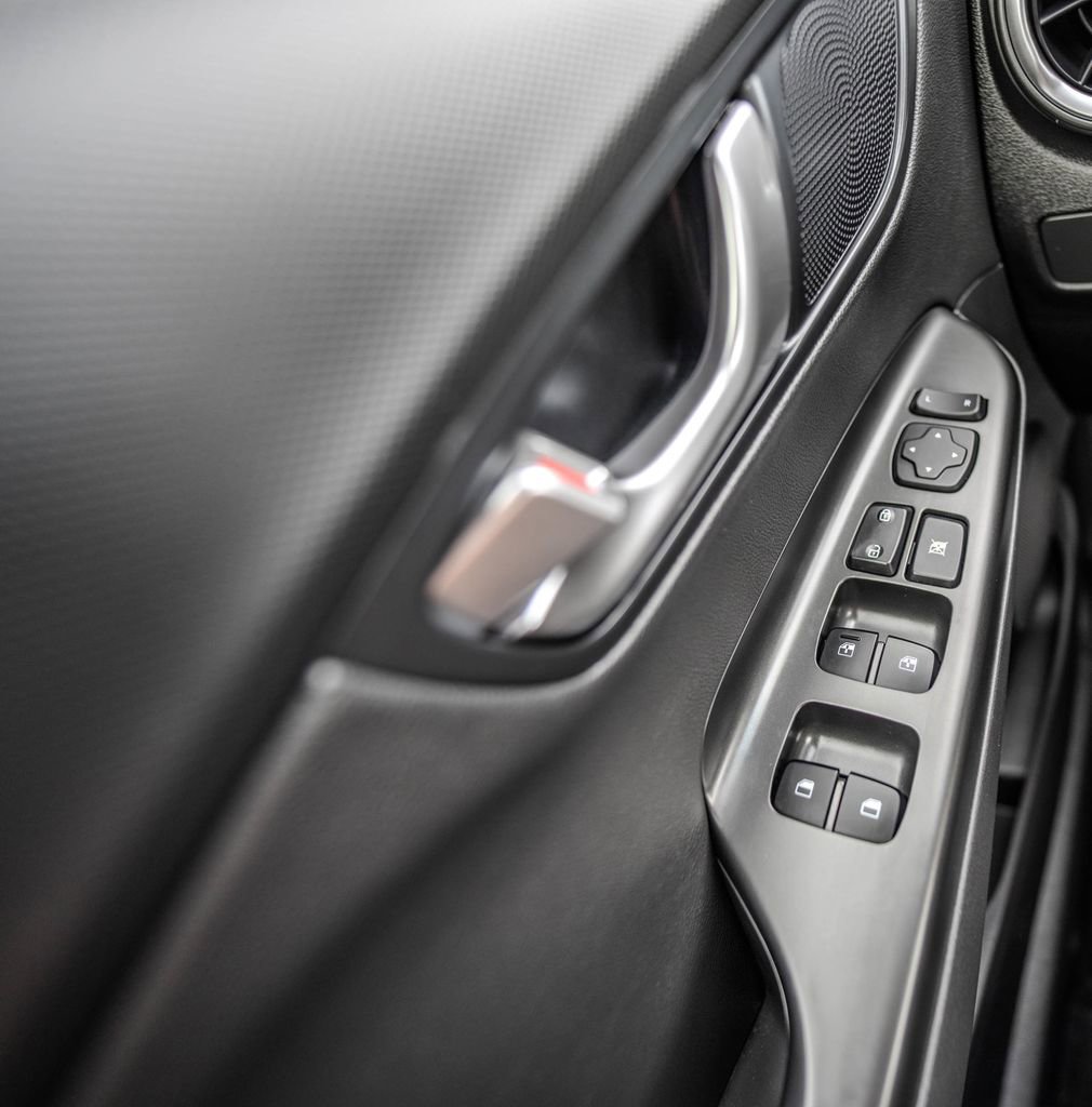 Used 2023 Hyundai Kona Limited image 14