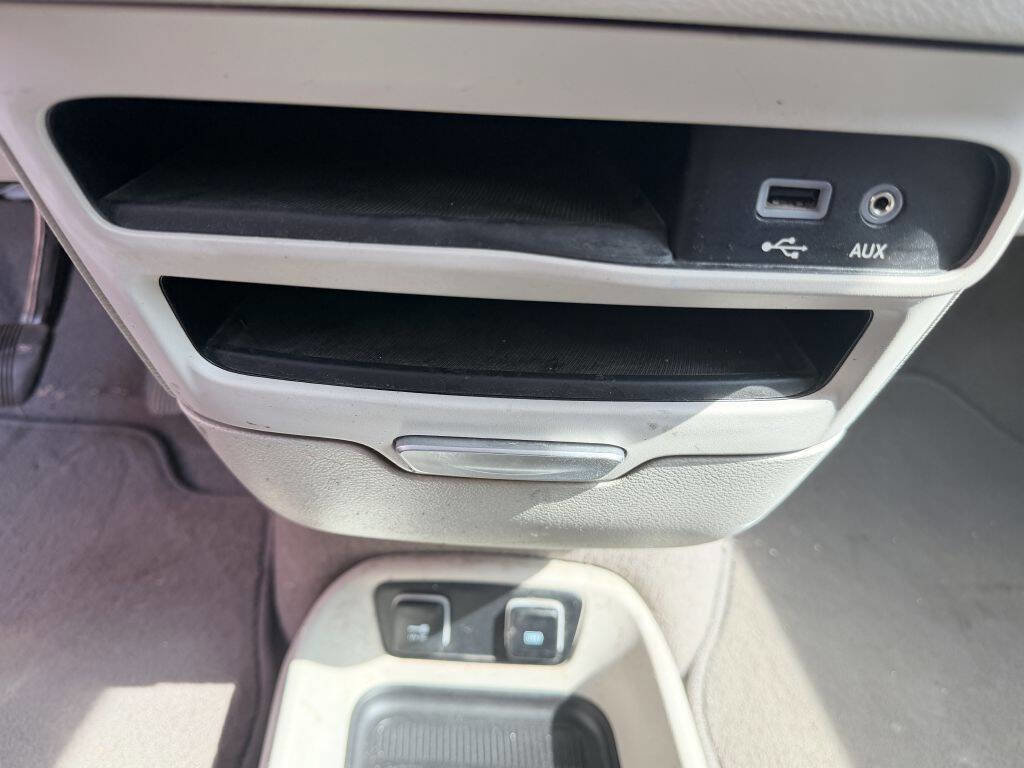 Used 2017 Chrysler Pacifica Touring image 23