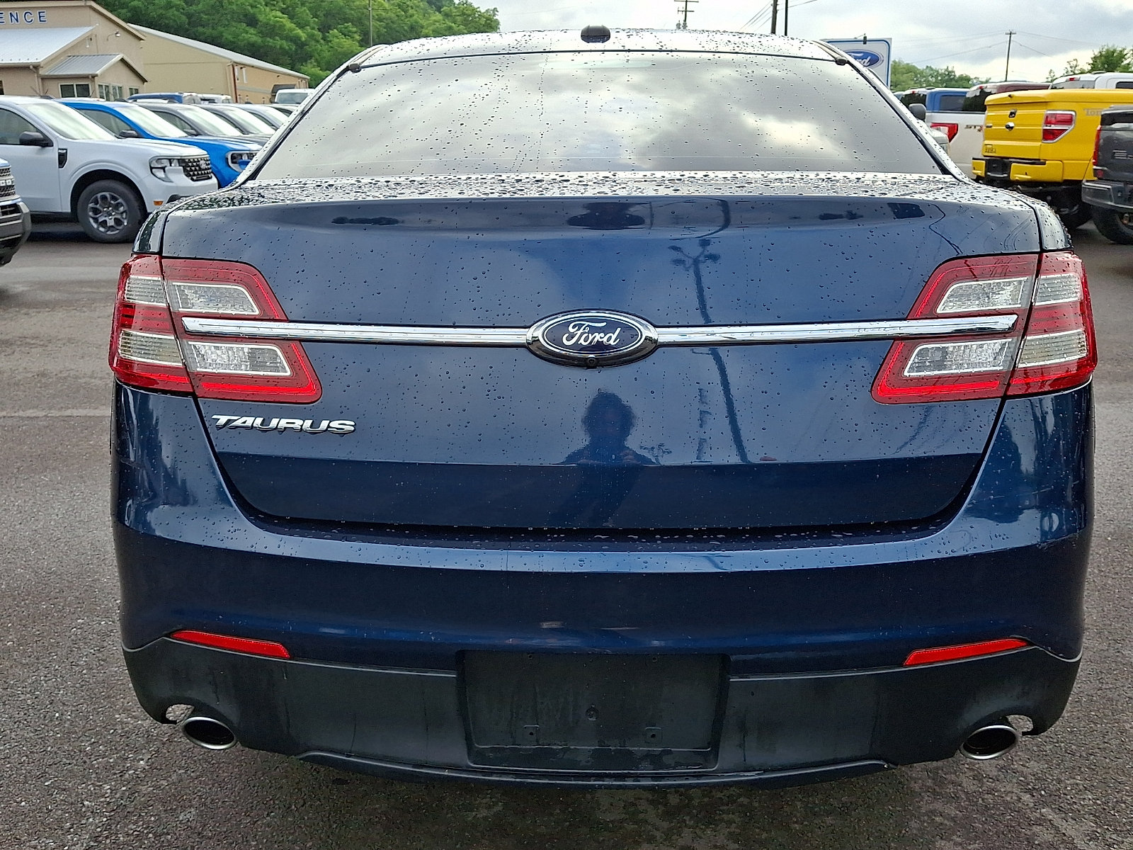 Certified 2017 Ford Taurus SE FWD image 9