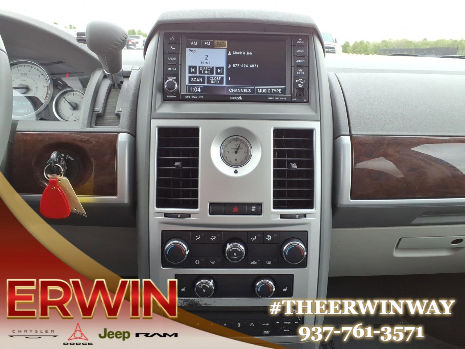 Used 2010 Chrysler Town & Country Touring FWD image 20