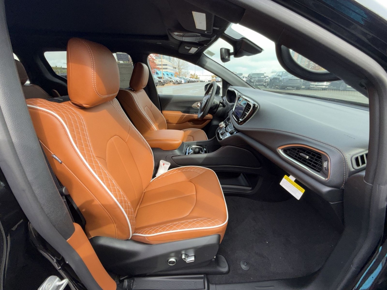 New 2026 Chrysler Pacifica Pinnacle FWD image 28