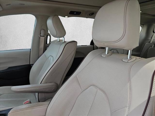 Used 2019 Chrysler Pacifica Limited w/ Tire & Wheel Group FWD image 13
