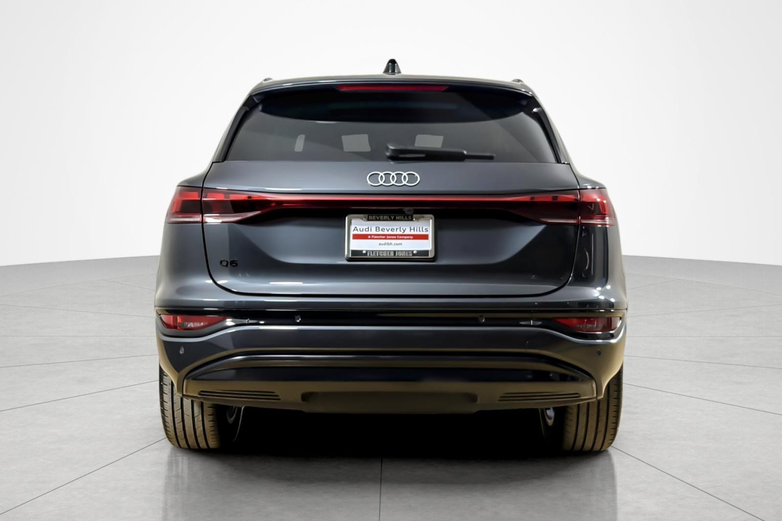 Used 2025 Audi Q6 e-tron Premium w/ Convenience Package RWD image 4