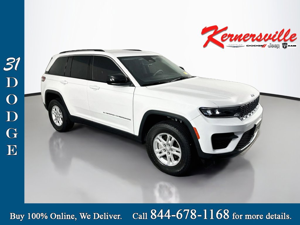 Used 2023 Jeep Grand Cherokee Laredo AWD/4WD image 1