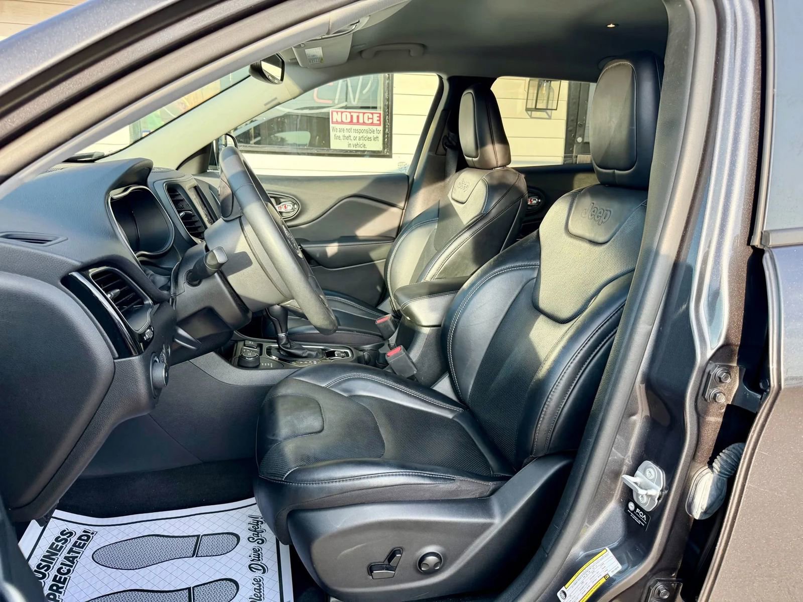 Used 2023 Jeep Cherokee Altitude Lux image 11