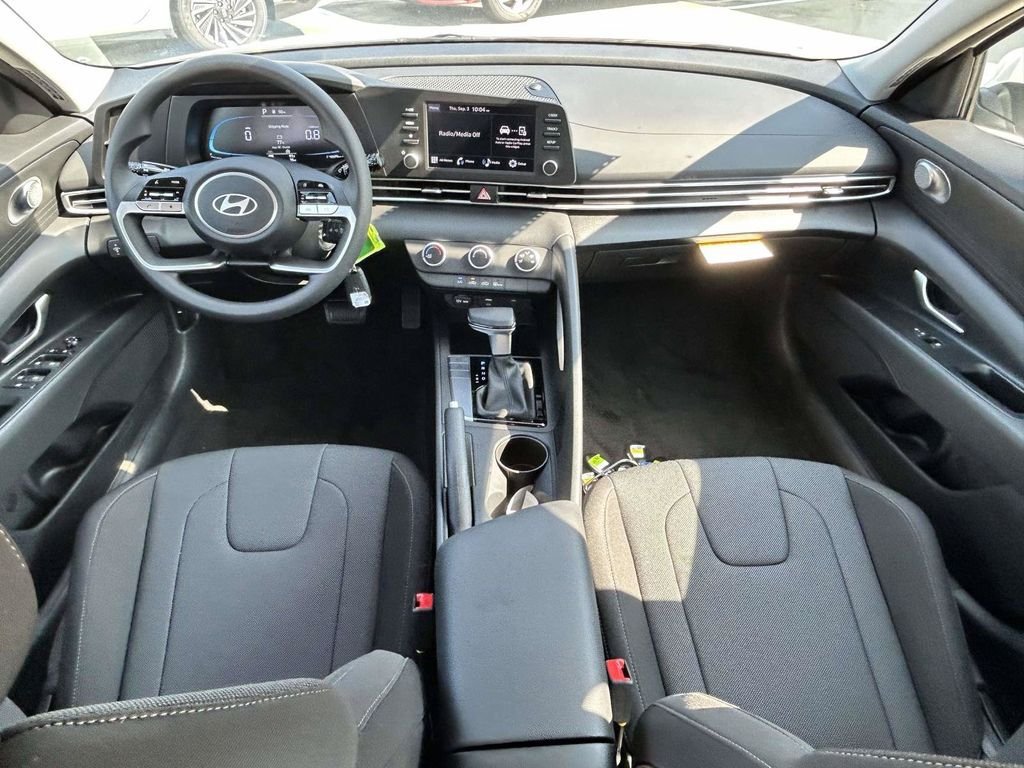 New 2026 Hyundai Elantra SE FWD image 11