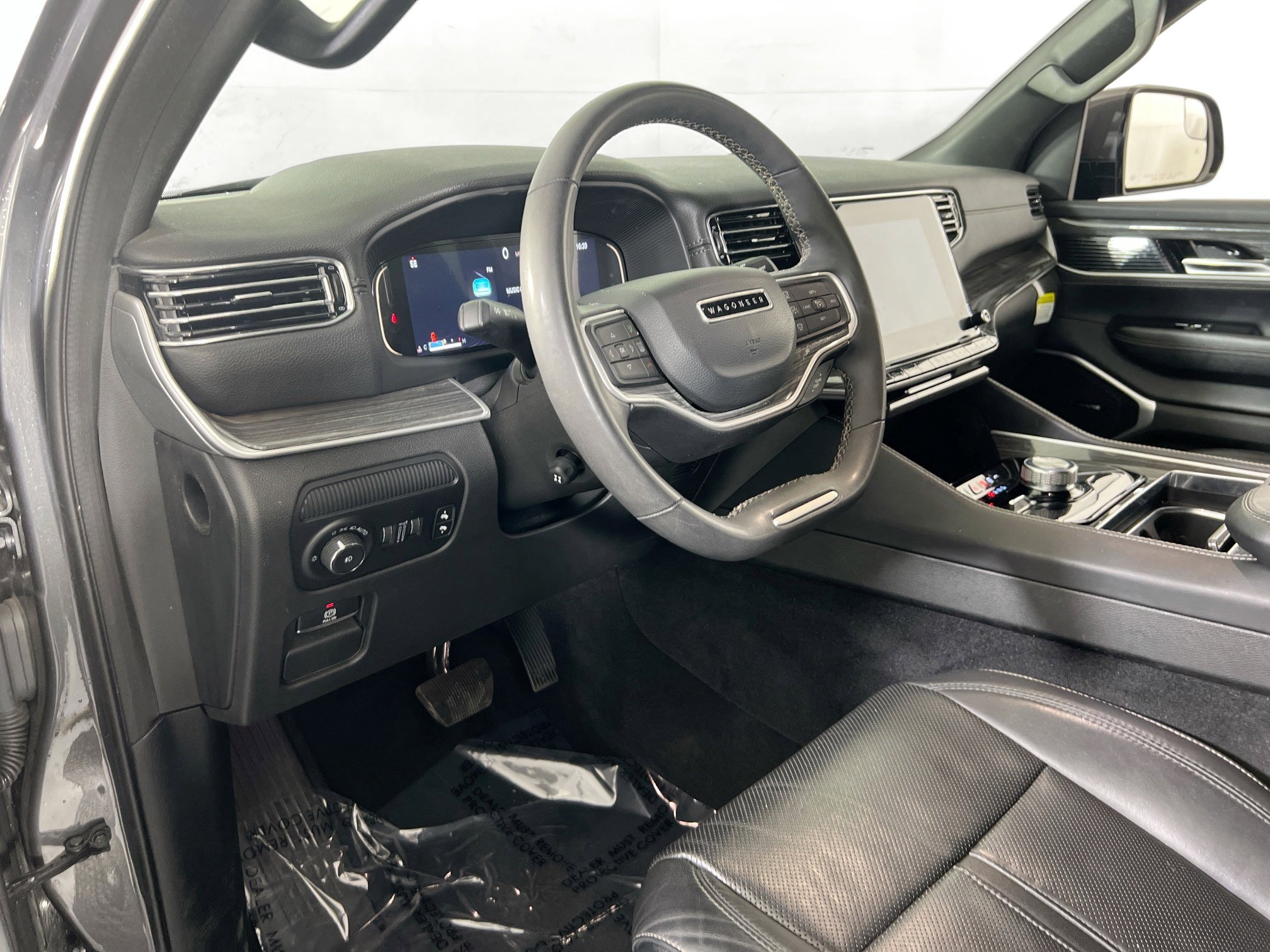 Used 2022 Jeep Wagoneer Series II w/ Flexible Seating Group image 9