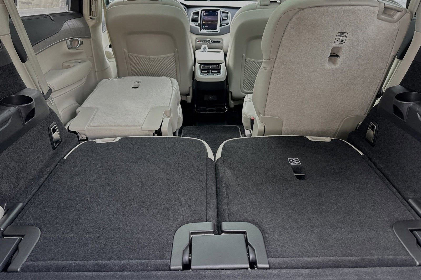 Certified 2025 Volvo XC90 B6 Ultra w/ Protection Package Premier image 15