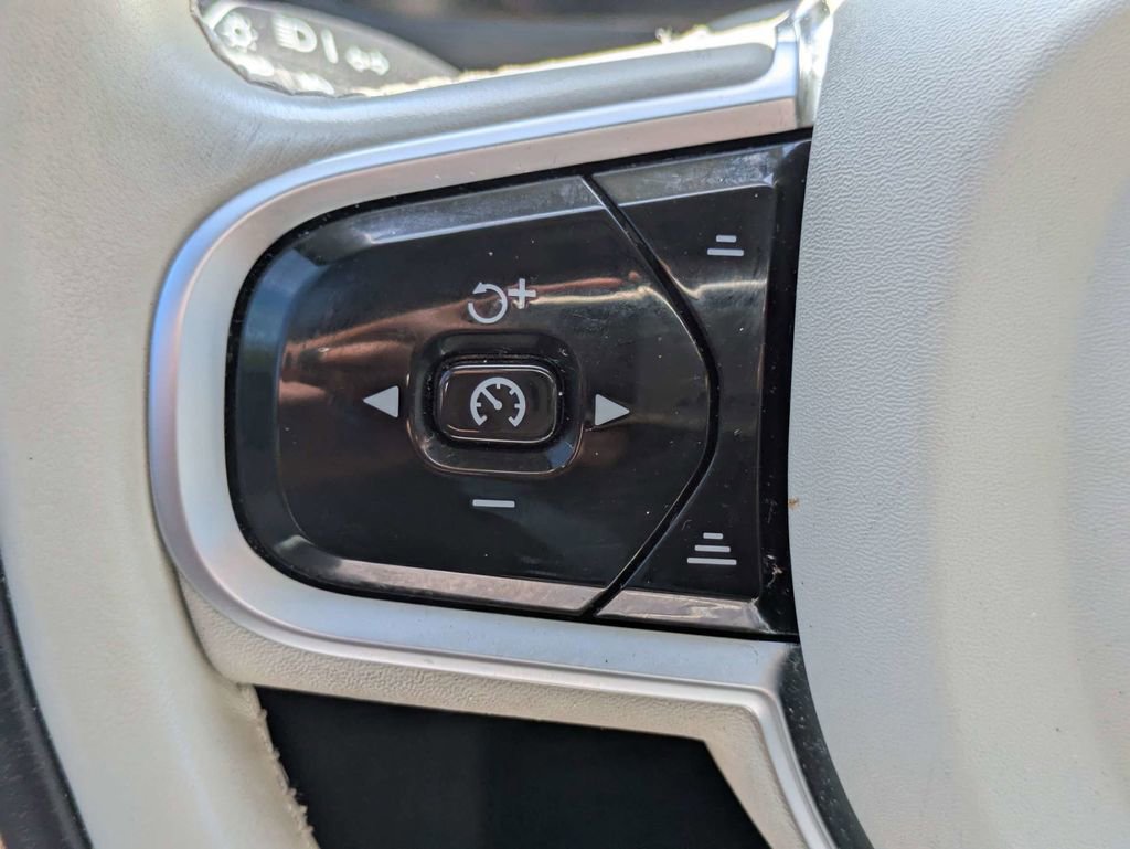 Certified 2025 Volvo XC90 T8 Plus w/ Protection Package Premier AWD/4WD image 28