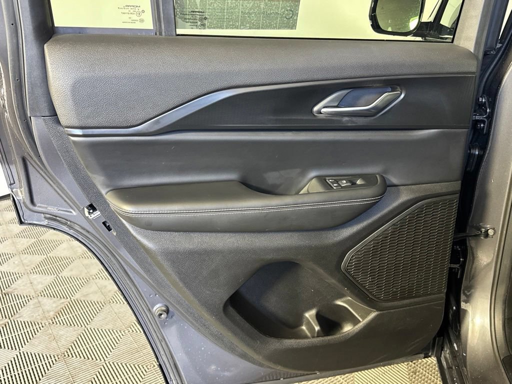 Certified 2025 Jeep Grand Cherokee Altitude AWD/4WD image 38