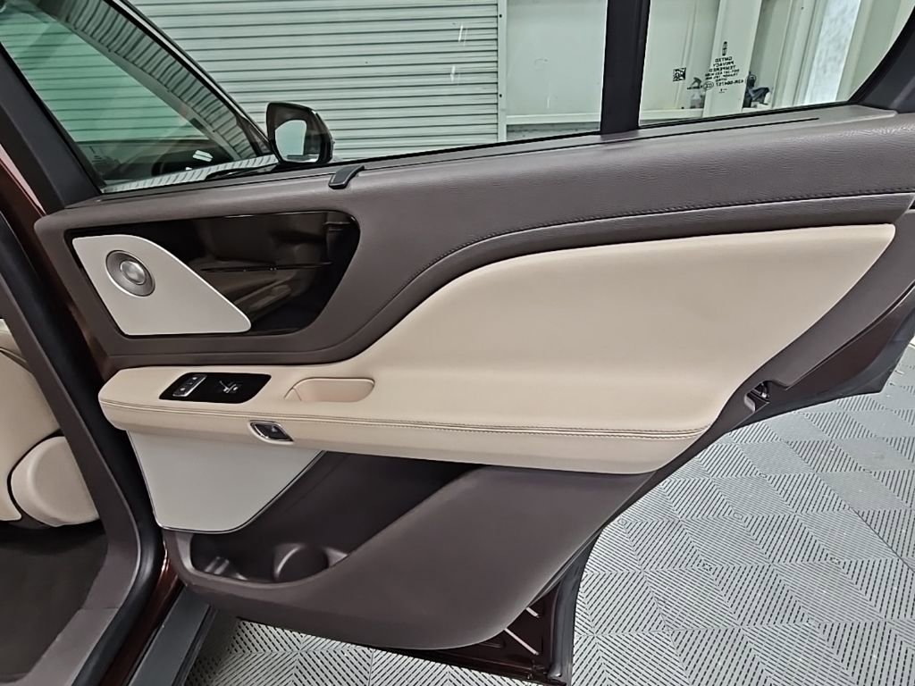 Used 2020 Lincoln Aviator Reserve w/ Equipment Group 202A image 43