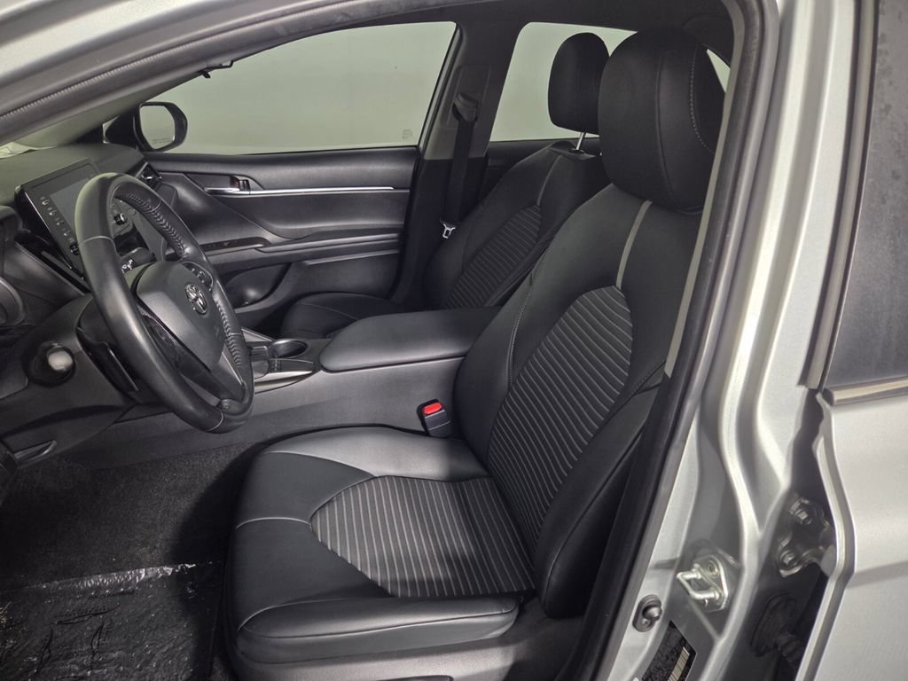 Used 2022 Toyota Camry SE FWD image 9