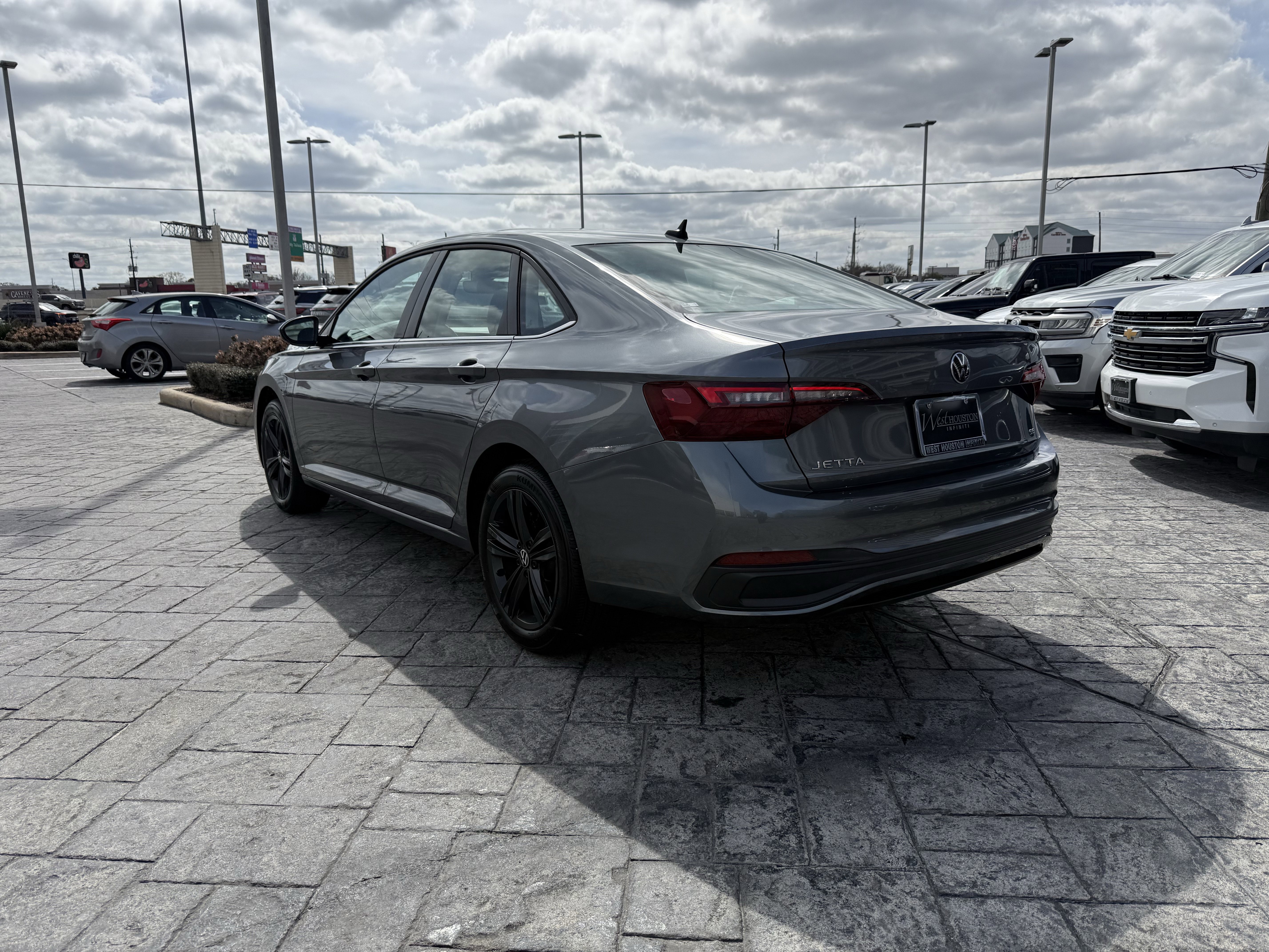 Used 2022 Volkswagen Jetta SE image 5