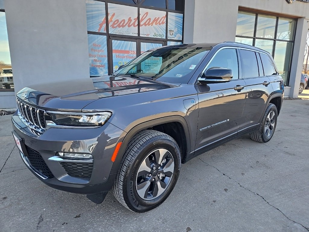 Used 2022 Jeep Grand Cherokee Limited 4xe w/ Luxury Tech Group II image 2