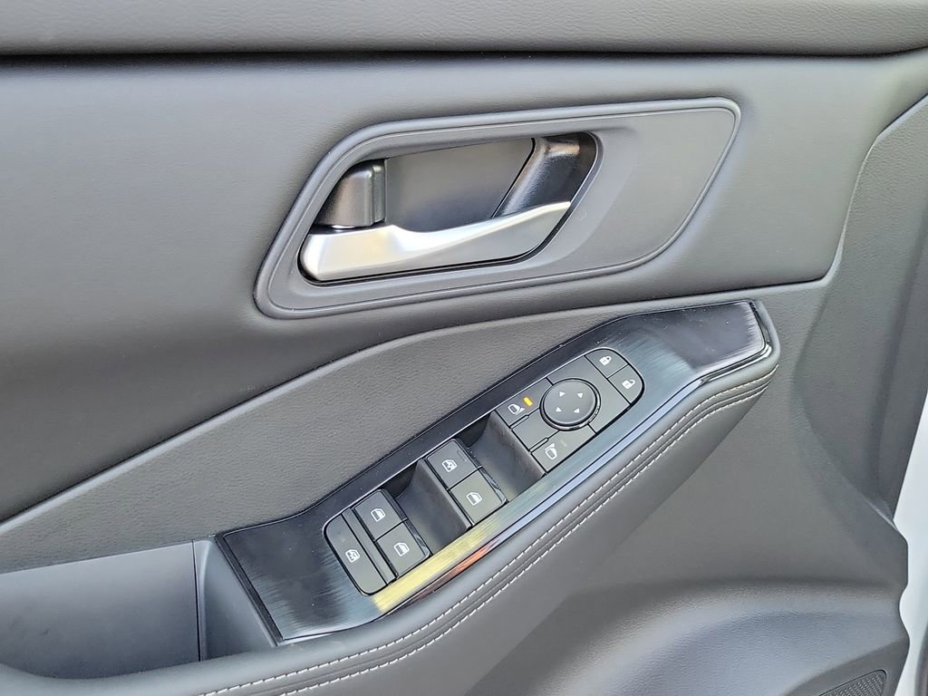 New 2026 Nissan Rogue SV AWD/4WD image 16