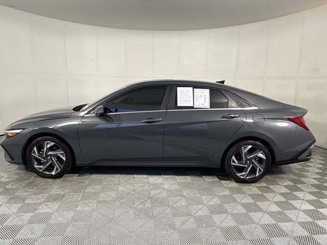Used 2024 Hyundai Elantra Limited FWD video 3