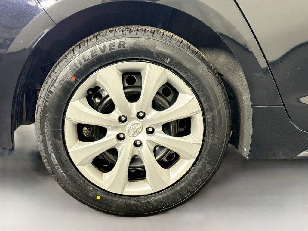 Used 2024 Toyota Corolla LE FWD image 31