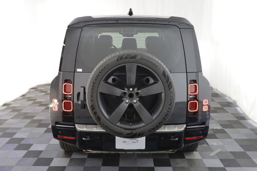 Used 2024 Land Rover Defender 130 X-Dynamic SE image 17
