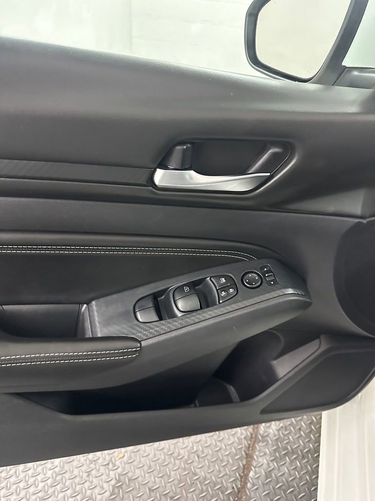 Used 2019 Nissan Altima 2.5 S AWD/4WD image 9