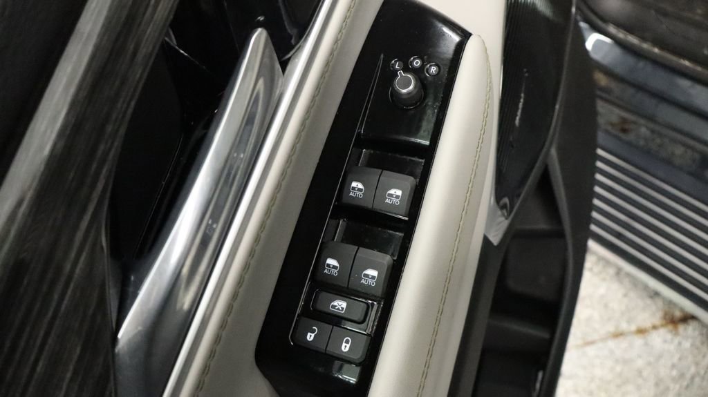 Used 2022 Jeep Wagoneer Series III w/ Premium Group I image 34