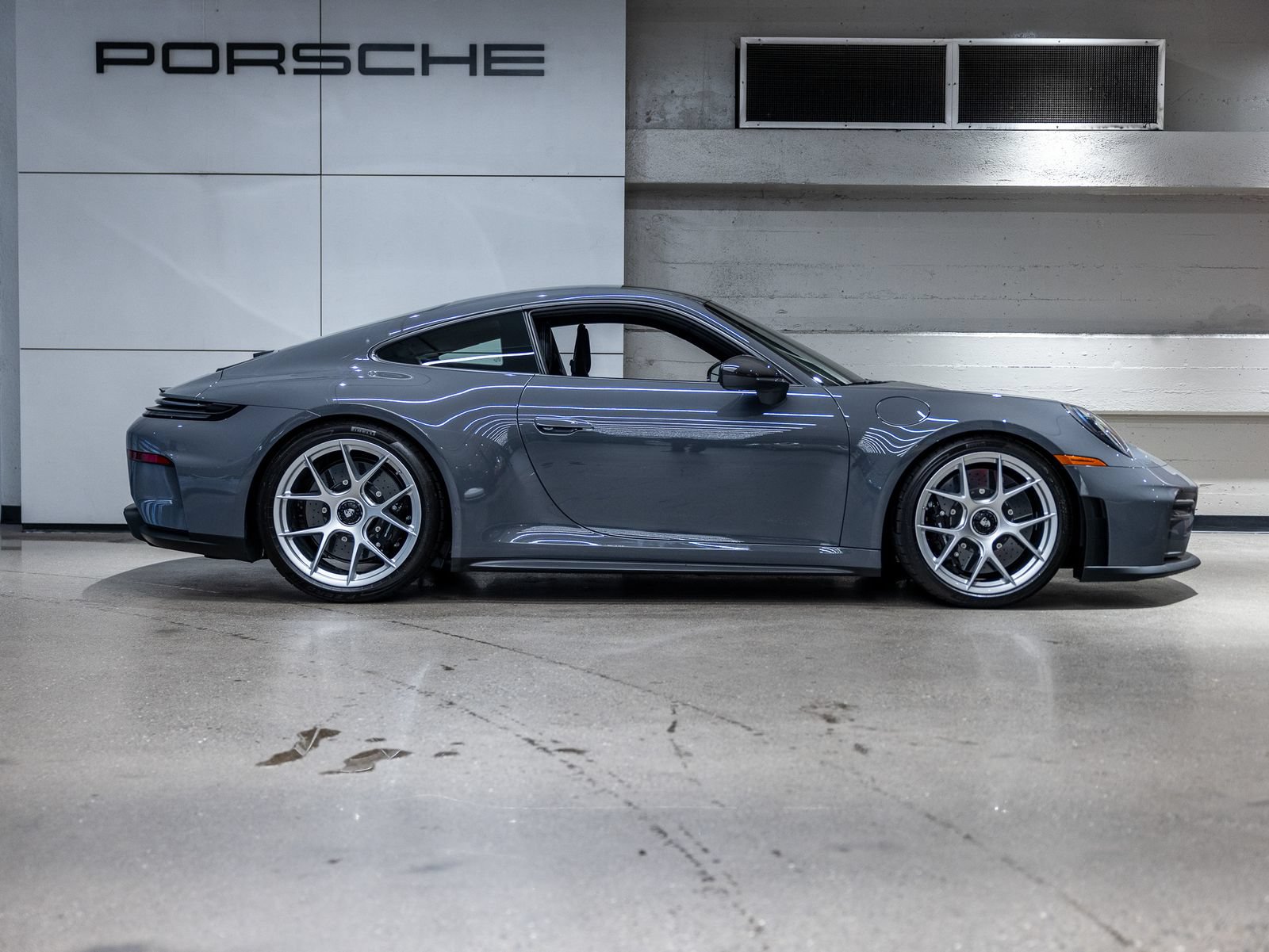 Certified 2025 Porsche 911 GT3 RWD image 9