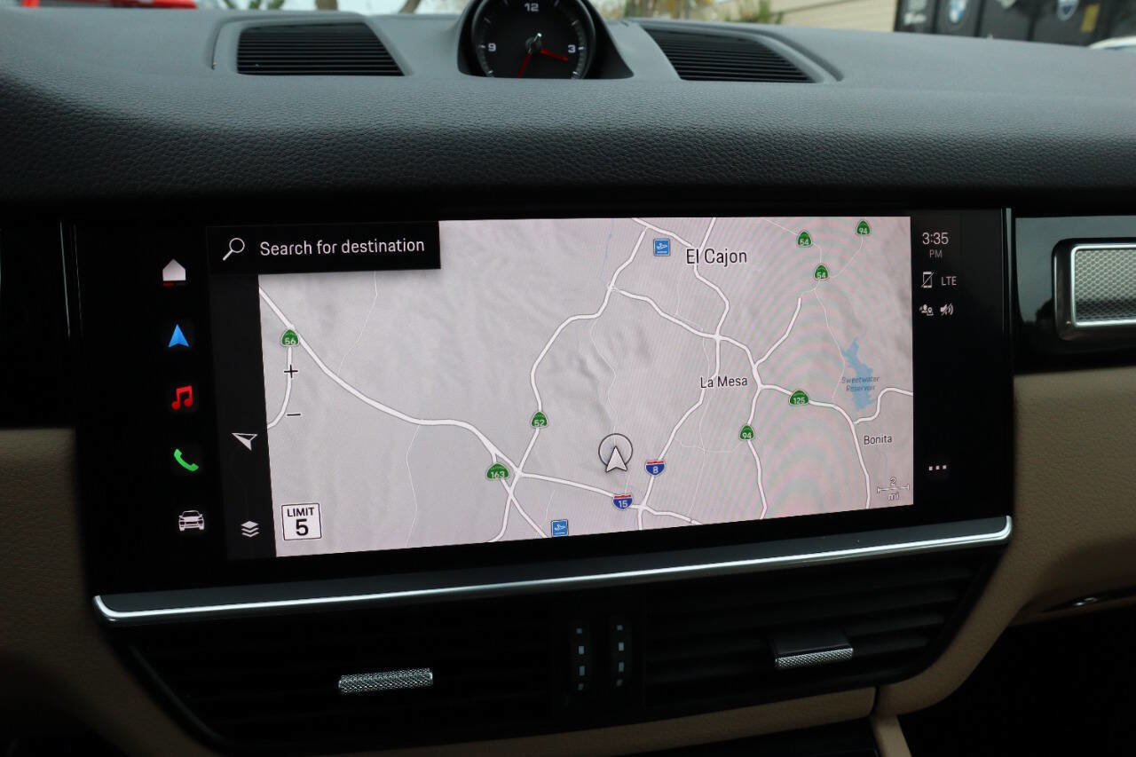 Used 2023 Porsche Cayenne Platinum Edition image 4